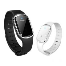 Houhence - Lot de 2 montres anti-moustiques à ultrasons, bracelet anti-moustiques pour enfants et adultes, rechargeable par usb (blanc + noir)