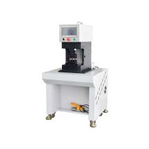 Machine électrique à sertir des cosses de câbles nues 2,5 - 95 mm² avec servomoteur