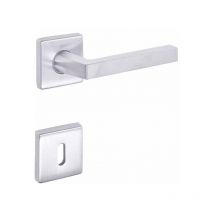 Maniglia Sedici Con Rosette In Zama Cromo Satinato