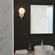 Merano - Riomaggiore Lampada da parete per bagno in lamiera cromata e vetro opale opaco IP44