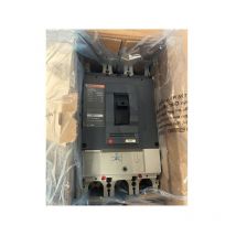 Merlin Gerin - 32742 Compact Circuit Breaker NS400 dc 3P3D 400A MP1
