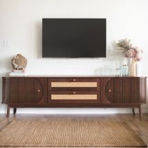 Tanant - Meuble tv 170 cm, meuble tv décor rotin, avec 2 tiroirs et 2 portes, 4 pieds en bois, grand espace de rangement, style Scandinave, Marron