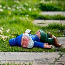 Ahlsen Nain de Jardin Drôle Nain de Jardin Exterieur Statue De gnome en Résine Sculpture de Nain Ivre pour la Maison Jardin Cour Pelouse Porche