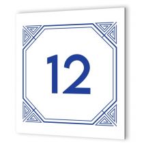 Decoho - Numéro de maison extérieur personnalisable en Dibond Blanc Picto Bleu · modèle Géométrique