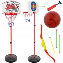 Partita di basket con canestro e porta