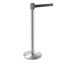 Potelet à sangle en inox – Hauteur 968 mm – Diamètre pied 345 mm – Largeur sangle 50 mm – Longueur sangle 2300 mm – CERTEO