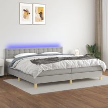 Letto a Molle con Materasso e LED Grigio Chiaro – 203x200x78/88 cm – Tessuto 100% Poliestere, Legno Massello di Larice