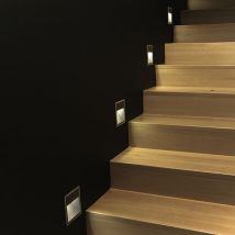 Silamp – Balise Led Saillie Carré 2w 220v 55° Noire Ip65 – Éclairage Pour Escaliers – Installation Facile En Extérieur – Flux Lumineux 80 Lumens