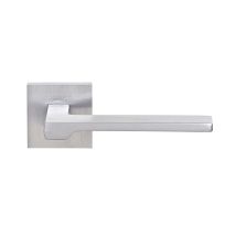Roseta Cuadrada R.147 Cromo Mate – Accesorio de alta calidad para puertas – Material: Latón – Durabilidad: 200,000 ciclos