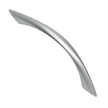 Asa semicircular de zamak 128mm – Acabado cromo mate – Tirador moderno para muebles