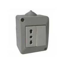 Enchufe bipaso externo 10/16A 250V – Gris con fruto blanco – Control eficiente para exteriores