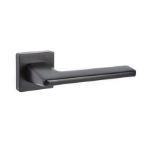 Manija Zetta Zamak Negro Mate – Diseño Cuadrado y Geométrico – Ideal para Puertas Interiores y Exteriores