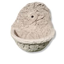 Wandbrunnen Capri – Weißer Beton – Handgefertigt – 37x34xh57 cm – 30 kg