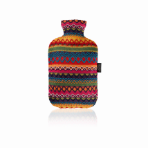 Wärmflasche Peru – 100% thermoplastisches Material – Bezug 95% Polyester / 5% Elasthan – 6,3 cm hoch – 20 cm breit – 34 cm lang – Farbe bunt