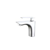 Grifo de lavabo serie Nogal – Acabado cromado – 18,5 x 7 x 25,5 CM – Grifería moderna para baños y cocinas