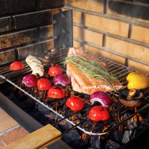 Somagic – Barbecue a carbone con griglia in acciaio cromato e ciotola in ghisa – Dimensioni 57,5x48,5x26,5 cm – Perfetto per 8 persone