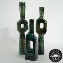 Vase DRIMMER – Ensemble 3 vases en verre sculptural – Dimensions : 13x6x56 cm, 14x7x52 cm, 11x8x43 cm – Décoration intérieure