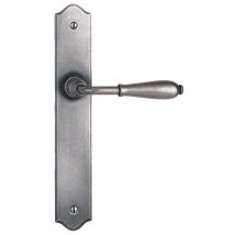 Bouvet Ensemble Auf Nevers-platte Aus Eisen 240 Mm