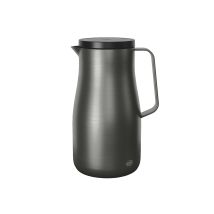 Isolierkanne "Studio" – Edelstahl – 1 l – 24,5 cm hoch – 14,5 cm Durchmesser – spülmaschinenfest – ergonomischer Griff
