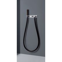 Cabezal de ducha Gessi Kneipp – Manguera negra – Válvula de cierre – Soporte de ducha – Material: Madera, Metal – Color: Negro
