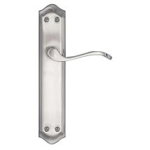 Manilla de Zamak Nola – Acabado Níquel Satinado – 256 mm x 49 mm – Diseño Ergonómico para Puertas de Entrada