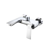 Grifo de bañera serie Nogal – Latón cromado – Diseño moderno y funcional – Compatible con equipos de ducha