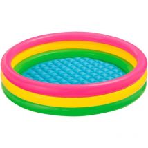 Piscines éclairées par le soleil couchant, piscines extérieures pour enfants, piscines gonflables dans le jardin, piscines intérieures à boules de