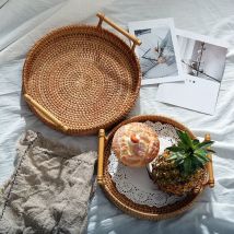 Plateau rond fait à la main pour le stockage des aliments avec poignée, panier à boissons et collations