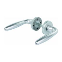 Hoppe Et Cie – Poignée de porte sur rosace en aluminium argent – Béquille, bouton et poignée de porte – Matières, Finition métal, Caractéristique 