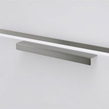 Poignée rectangle zamac - Hauteur : 16 mm - Entraxe : 96 mm - Décor : Nickelé satiné - Longueur : 200 mm - Largeur : 26 mm - Matériau : Zamac