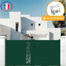 Portail aluminium battant découpe laser en kit + Motorisation dimensions L.3000 (entre piliers) x H.1500 mm sgs Essential (vérins) Couleurs Vert (ral