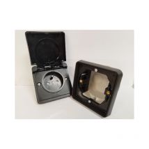 Prise de courant hydro Niko tanche 2P+T 16A 250V encastree