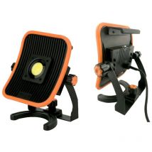 Electrobilsa - proyector trabajo led recargable profesional con usb IP54 30W 6500K 120o 230V incluye 5 mts de manguera 3 x 1,5 mm y cargador 12 v