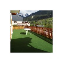 Décoweb - Moquette d'extérieur verte sur plots - Imitation Gazon synthétique - Rouleau de 1.33m x 20m
