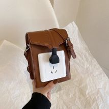 Sac à bandoulière en polyuréthane imperméable Simulation de personnalité Interrupteur Prise Sacs pour femmes Noir