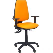 Sedia in ecopelle arancione Elche asincro con braccioli regolabili e rotelle in parquet