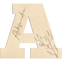 Socle lettre en bois avec le prénom de l'enfant au mur