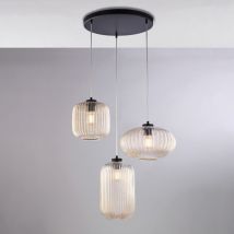 Belight - Sospensione in ferro laccato nero con cavi elettrici regolabili e diffusori in vetro soffiato ambra con decoro rigatura in rilievo 3 luci