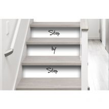 Sticker adhésif 100 cm x 19,5 cm pour homestaging - Contremarche Step by Step, Fond Blanc et Texte - Décoration Murale Facile et Rapide.