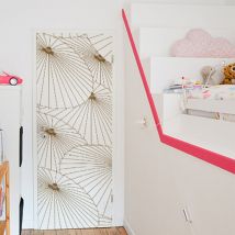 Sticker mural autocollant ombrelles blanches et or, 204 cm x 83 cm