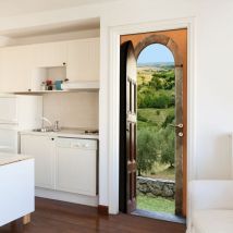 Sticker porte, trompe l'oeil porte en bois ouverte sur les colines vertes et boisées, 204 cm x 73 cm
