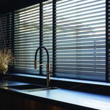 Madecostore - Store vénitien Bambou 50mm avec Galon - Zwart - L120 x H250cm