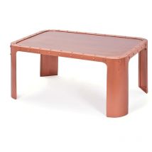 Table basse en métal cuivré