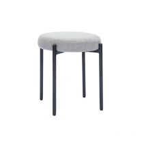 Miliboo - Taburete bajo apilable de tejido efecto aterciopelado texturizado gris claro y metal negro 41 cm kiko
