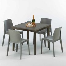 Tavolino Quadrato Marrone 90x90 cm con 4 Sedie Colorate Brown Passion Modello Sedie: Rome Grigia