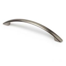 Asa de zamak con acabado níquel satinado, dimensiones:153x11x28mm y entrepuntos:128mm -