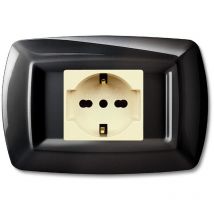TONDO PLACCA MOD.MAGIC PLAST.1P.SCHUKO NERA. Prezzo per 1 pezzo.