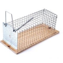 SWISSINNOTrampa metálica con base de madera 29cm largo 12cm ancho