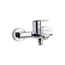 Vasca da bagno e miscelatore doccia a parete 'New fly'.