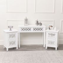 Melody Maison - White Mirrored Console Table / Dressing Table & Pair of White Mirrored Bedside Tables - Sabrina White Range - White, Mirrored, Silver